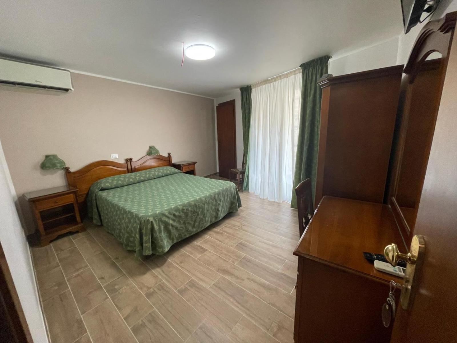 Hotel Cortese Палермо Экстерьер фото
